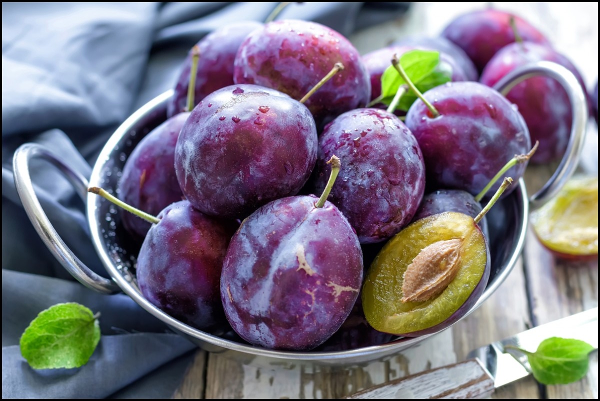Reasons-Why-You-Should-Eat-Plums