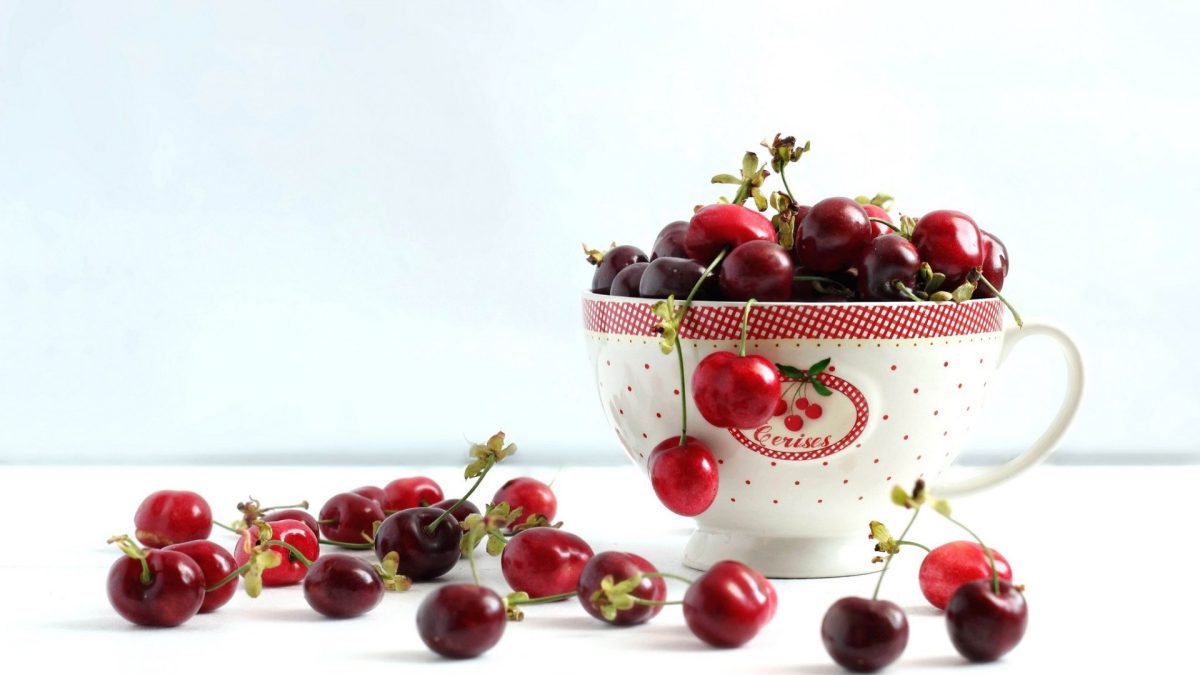 cup-cherries-wallpaper-1920x1200