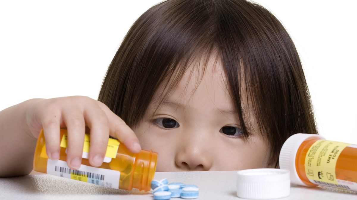 girl-with-pills