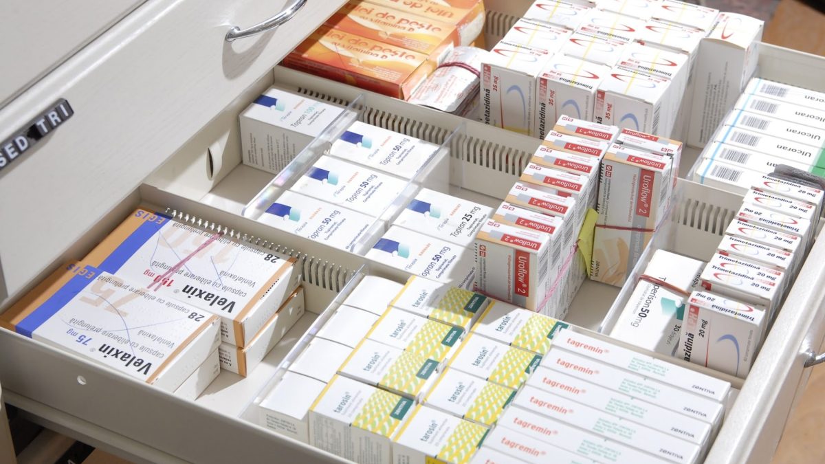 sertare-specializate-farmacii-mobilier