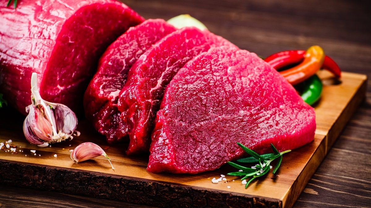 Fresh,Raw,Beef,Steaks,On,Cutting,Board
