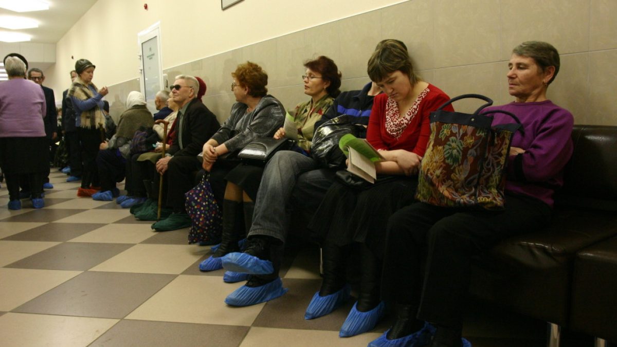 KEMEROVO, RUSSIA. A queue during a surgery hours in an outpatient clinic in Kemerovo. (Photo ITAR-TASS / Georgy Kopytin)

Ðîññèÿ. Êåìåðîâî. Î÷åðåäü â ãîðîäñêîé ïîëèêëèíèêå. Ôîòî ÈÒÀÐ-ÒÀÑÑ/ Ãåîðãèé Êîïûòèí